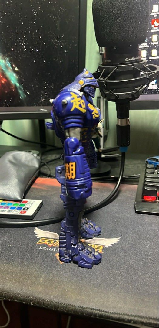Jakks Real Steel noisy boy (Category: Figurines & Statues) located in Paranaque City. Submitted by Sharkfinds (Listing ID 1404947572, Image 3). Description: Official jakks Real steel noisy boy figure - Only released in us market - rare, there is only 3 noisy boy figure that is mass produce. - released in 2011 - Tight joins, working no issue .
