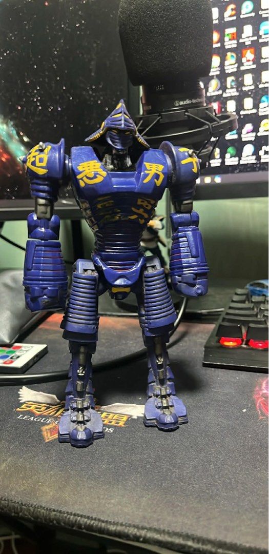 Jakks Real Steel noisy boy (Category: Figurines & Statues) located in Paranaque City. Submitted by Sharkfinds (Listing ID 1404947572, Image 1). Description: Official jakks Real steel noisy boy figure - Only released in us market - rare, there is only 3 noisy boy figure that is mass produce. - released in 2011 - Tight joins, working no issue .