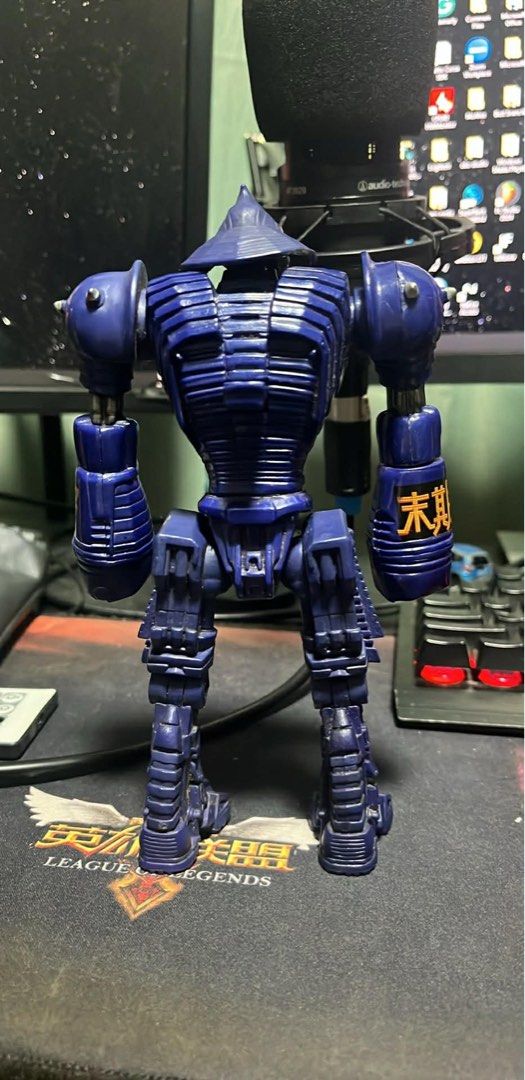 Jakks Real Steel noisy boy (Category: Figurines & Statues) located in Paranaque City. Submitted by Sharkfinds (Listing ID 1404947572, Image 2). Description: Official jakks Real steel noisy boy figure - Only released in us market - rare, there is only 3 noisy boy figure that is mass produce. - released in 2011 - Tight joins, working no issue .