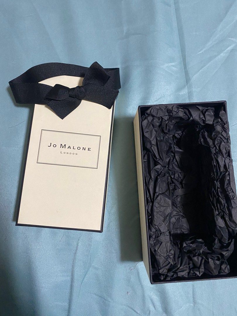 Jo Malone London Perfume BOX 100ml (Category: Fragrance & Deodorants) located in Quezon City. Submitted by harleys_stuff (Listing ID 1404926053, Image 2). Description: - Jo Malone London perfume BOX - Available in 100ml size - Includes: box, bottle holder, black ribbon - Ideal for gifting or storage **BOX ONLY no perfume included.