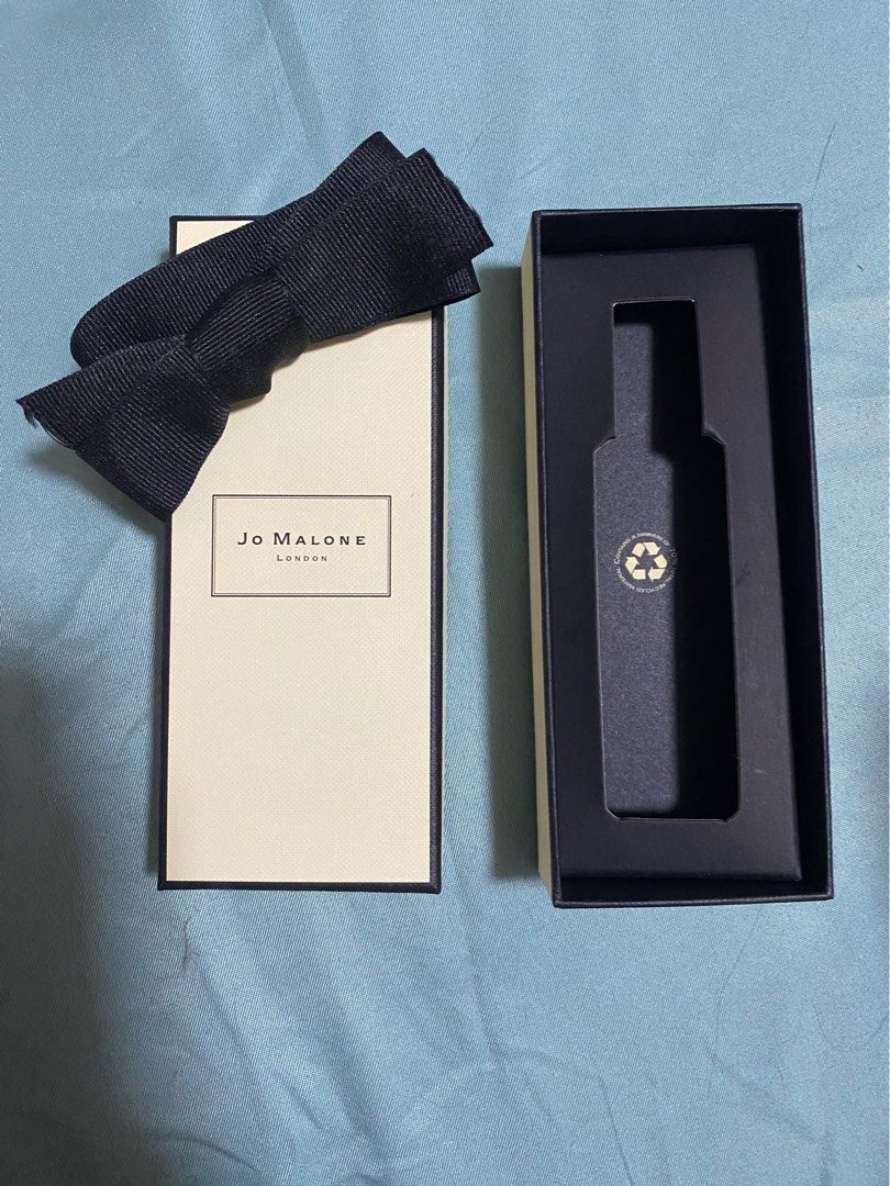 Jo Malone London Perfume BOX 30ml (Category: Fragrance & Deodorants) located in Quezon City. Submitted by harleys_stuff (Listing ID 1404926484, Image 2). Description: - Authentic Jo Malone London perfume BOX - Box Size: 30ml - Includes: Box, bottle holder, and black ribbon - Box condition: Good **BOX only, perfume not included.
