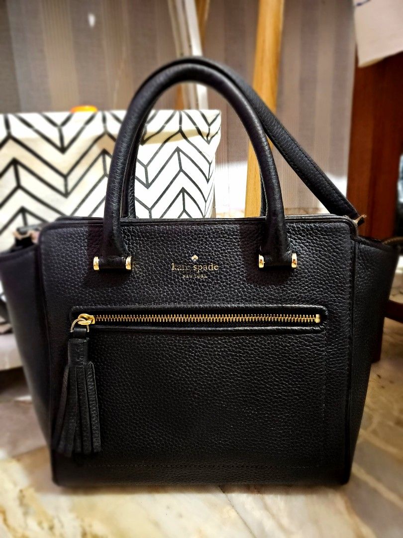Kate Spade NY chester small allyn (Category: Luxury Bags & Wallets) located in Manila. Submitted by bubba20 (Listing ID 1404832491, Image 2). Description: - Authentic Kate Spade handbag - Top handle and detachable shoulder strap - Front zipper pocket with tassel - Gold-tone hardware - Textured leather exterior - Kate Spade logo visible.