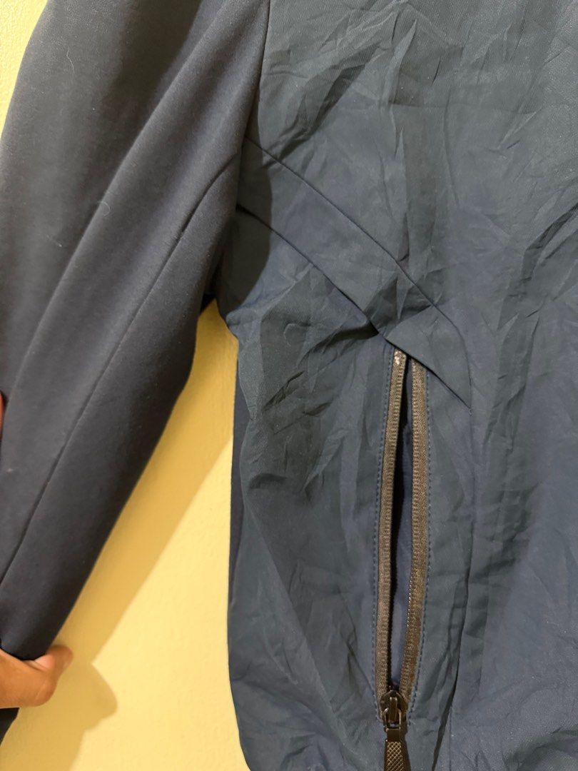 K-boxing Boxy fit Jacket Hoodie (Category: Coats, Jackets and Outerwear) located in Los Banos. Submitted by elbideclutter (Listing ID 1404885271, Image 3). Description: Sobrang ganda in person- pic dont do justice Closest to actual is the 1st pic K-boxing fits Boxy on M body 2 inner pockets left and right 2 outer pockets left and right Removable hood .
