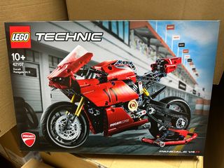WHEELS! 🚗🏎🚖🚘🛻 Collection item 3