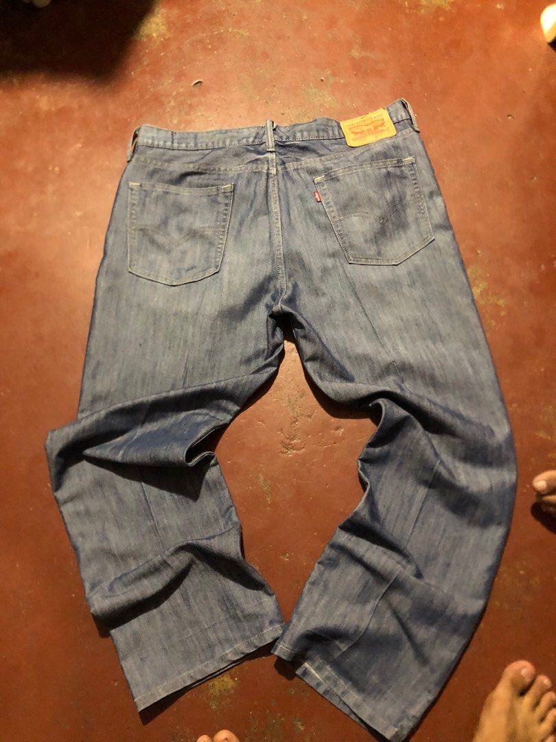 Levi's 514 Jeans - W36 L29 (Category: Jeans) located in Manila. Submitted by bitchessss (Listing ID 1404942399, Image 1). Description: - Levi's 514 jeans - Light blue wash - Straight leg fit - Size: W36 L29 - Features Levi's red tab and back pocket design - Perfect for everyday wear.