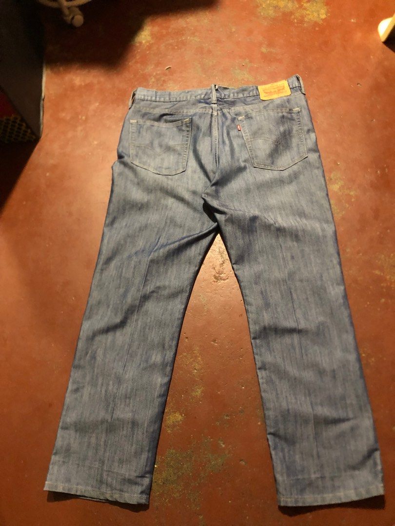 Levi's 514 Jeans - W36 L29 (Category: Jeans) located in Manila. Submitted by bitchessss (Listing ID 1404942399, Image 2). Description: - Levi's 514 jeans - Light blue wash - Straight leg fit - Size: W36 L29 - Features Levi's red tab and back pocket design - Perfect for everyday wear.