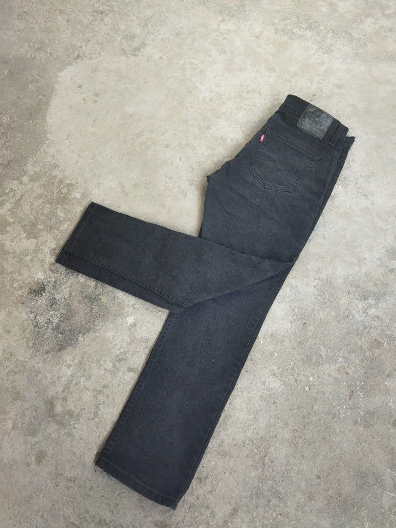 LEVI'S BLACK DENIM WATERLESS 511 (RED TAB) (Category: Jeans) located in Las Pinas. Submitted by greedythrifterz (Listing ID 1404850631, Image 2). Description: LEVI'S BLACK DENIM WATERLESS 511 (RED TAB) DIMES- WIDTH 34 TO 35, LENGTH 40 THIGH 12.5, LEG OPEN 7.5 ISSUE- SIGN OF USAGE ONLY, NEEDWASH FREESHIP 📩.