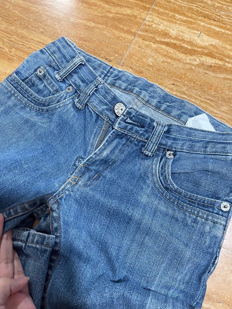 Levi's Red Jeans with Zippers (Category: Jeans) located in Davao. Submitted by keylatates (Listing ID 1404799887, Image 2). Description: -size 26 Levi's Red jeans - Zipper details on sides - Classic five-pocket design - Button closure - Medium wash - Straight leg cut - Levi's Red logo patch - Perfect for everyday wear.