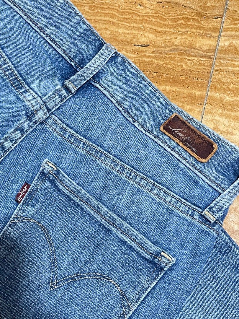 Levi's Skinny Jeans (Category: Jeans) located in Davao. Submitted by keylatates (Listing ID 1404799323, Image 3). Description: Size 24 - Levi's skinny jeans - Medium blue wash - Five-pocket design - Button and zipper closure - Levi's logo on back pocket and waistband - Slim fit - Suitable for everyday wear.