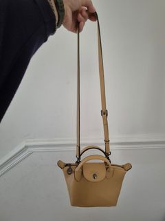 (Category: ) located in . Submitted by Adelia_preloved (Listing ID 1404825806, Image 1). Description: .