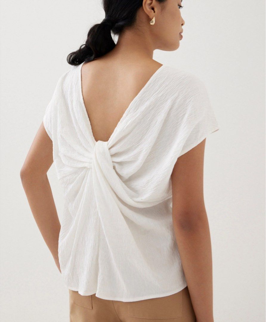 Love Bonito Danara Twist Back Shell Top ( L, White) (Category: Blouses) located in Muntinlupa City. Submitted by bcab93 (Listing ID 1404801491, Image 1). Description: - Has some flaws but not very noticeable when worn. See photos for close ups. - Loose and comfortable fit while giving an elegant look. - Selling because I don’t go to the office anymore. - Further discounts if you get more items..