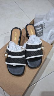 (Category: ) located in . Submitted by clean_wardrobe (Listing ID 1404885944, Image 1). Description: .