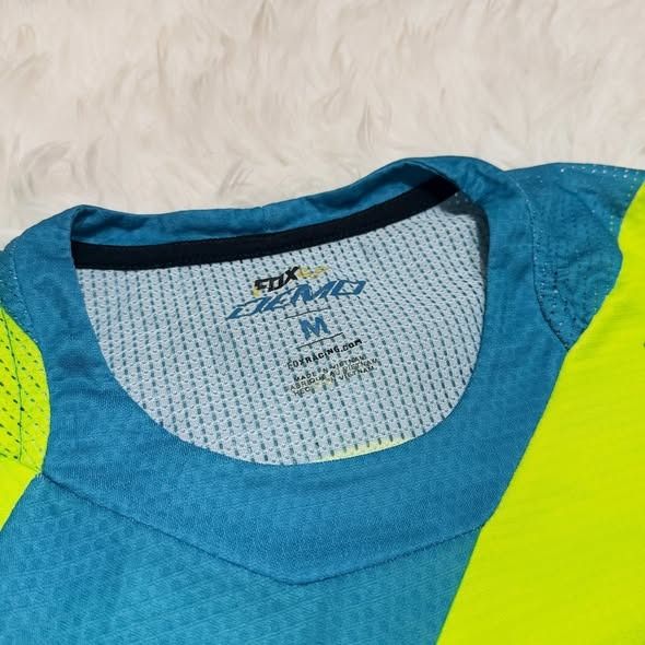 motorcross / fox (Category: Activewear) located in Baguio. Submitted by sellingtonshop (Listing ID 1404936257, Image 3). Description: C15. Fox Demo Seca jersey Size: M Dimes: 28*21 Condition: excellent Issue: none Mine: 580 Steal: 680 Grab: 780.
