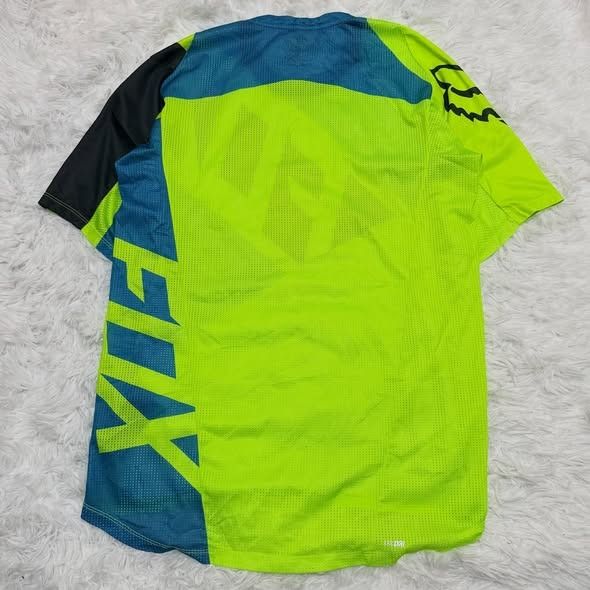 motorcross / fox (Category: Activewear) located in Baguio. Submitted by sellingtonshop (Listing ID 1404936257, Image 2). Description: C15. Fox Demo Seca jersey Size: M Dimes: 28*21 Condition: excellent Issue: none Mine: 580 Steal: 680 Grab: 780.