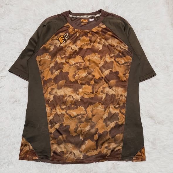 motorcross / fox (Category: Activewear) located in Baguio. Submitted by sellingtonshop (Listing ID 1404938851, Image 1). Description: C18. Fox dirtbike jersey Size: L Dimes: 28*23 Condition: excellent Issue: none Mine: 530 Steal: 630 Grab: 730.