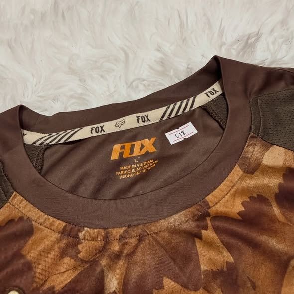 motorcross / fox (Category: Activewear) located in Baguio. Submitted by sellingtonshop (Listing ID 1404938851, Image 2). Description: C18. Fox dirtbike jersey Size: L Dimes: 28*23 Condition: excellent Issue: none Mine: 530 Steal: 630 Grab: 730.
