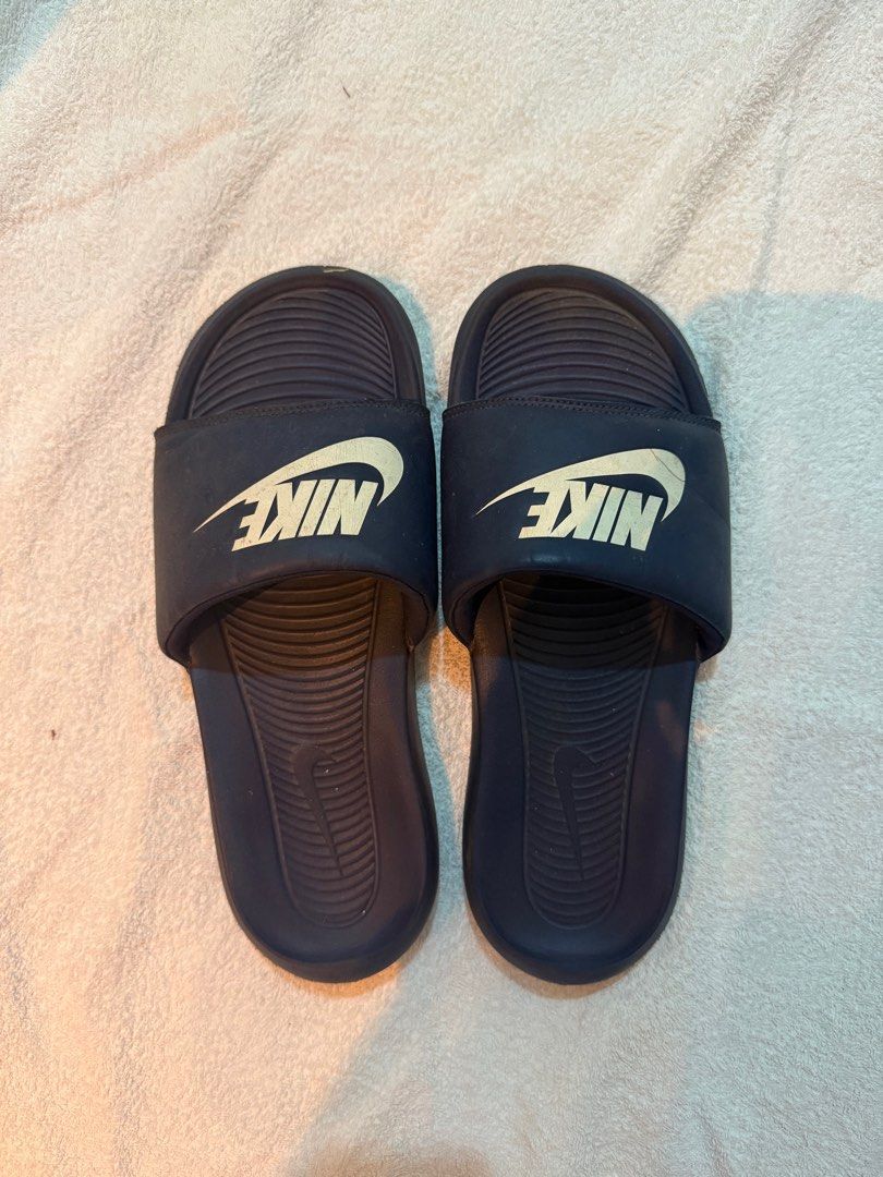 size 9 nike slides