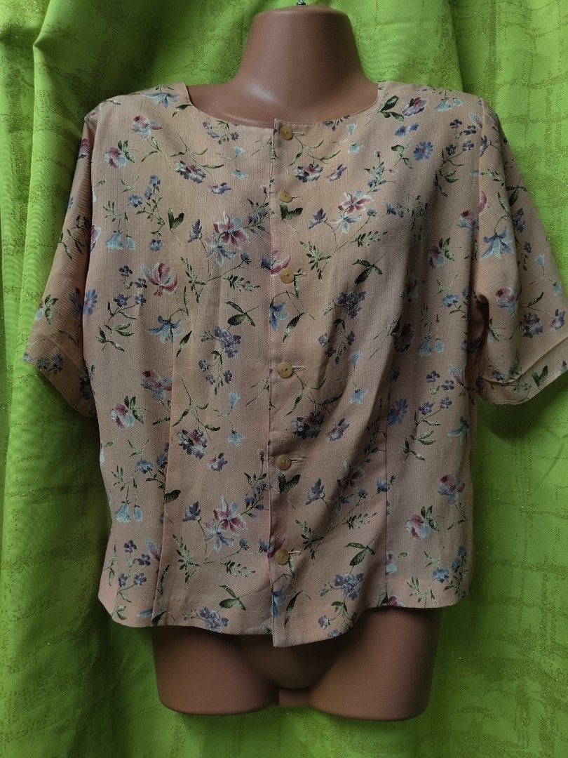 pLata floral blouse (Category: Blouses) located in Manila. Submitted by declutterwithme0809 (Listing ID 1404833186, Image 1). Description: - Plata floral blouse - Floral design - complete buttons - Size S-M - Made of smooth fabric - Versatile and classic style All items can be shipped thru lalamove,JRS,LBC. (no to free shipping) if i can't reply asap you can also message me on messenger: via martinez or me on my number: 09612095878.