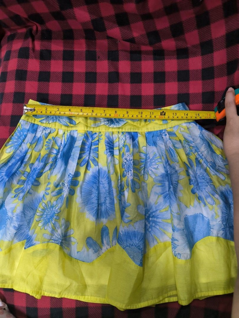 Printed Skirt (Category: Skirts) located in Cainta. Submitted by cookietherapyph (Listing ID 1404911490, Image 2). Description: Yellow and blue skirt Fabric not stretchable Will fit size 29-30 waistline If you are smaller in size, this will be low-waist Measurements in pics RFS: Decluttering MOP: Gcash Shipping: J&T (starts at p75) or Lalamove Loc: Cainta, Rizal.