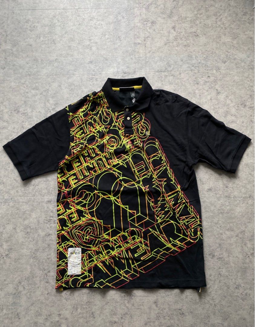 Rocawear Graphic Polo Shirt - Black (Category: Tshirts & Polo Shirts ) located in San Juan City. Submitted by deyberry (Listing ID 1404901600, Image 1). Description: ROC Polo Shirt Length - 32 inches Width - 23 inches Excellent condition 900.