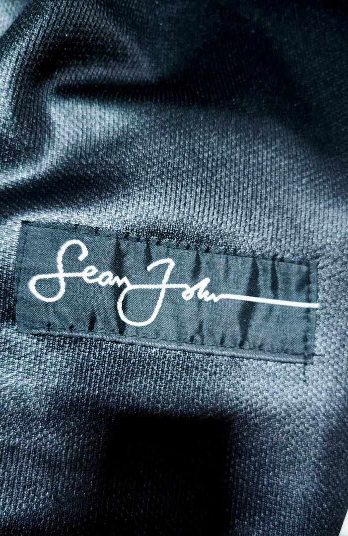 Sean John Baseball Jersey - XL (Category: Tshirts & Polo Shirts ) located in Manila. Submitted by cavitethriftitems (Listing ID 1404793227, Image 3). Description: - Authentic Sean John baseball jersey - Size: XL - Features embroidered Sean John logo - Material: 100% polyester - Design: Button-up front.
