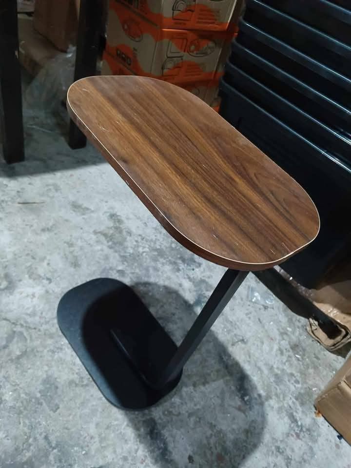 Side Table Oval Brown (Category: Tables & Sets) located in Manila. Submitted by redonlineshop (Listing ID 1404835359, Image 3). Description: Side Table Oval Brown ₱650 ON HAND BRAND NEW Mode of Payment: Gcash,COD Same day delivery + Delivery Fee.