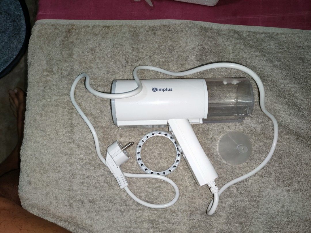 Simplus steam Iron foldable (Category: Irons & Steamers) located in Calamba. Submitted by mrbustamante223 (Listing ID 1404894034, Image 2). Description: FOR SALE SIMPLUS STEAM IRON NO ISSUE RFS: DECLUTTERING 800 NEGO PA.