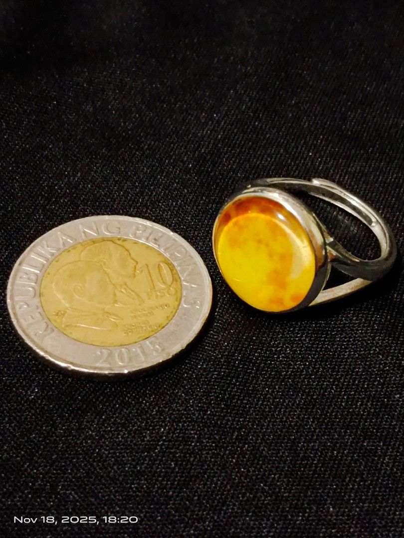 (size 9) 100% Legit Genuine 925 Silver Ring with Yellow Round Moon-dome Glass (Category: Rings) located in Manila. Submitted by mhar_declutter (Listing ID 1404881469, Image 1). Description: - pure 925 Silver ring - Yellow Round Moon-dome Glass - Band marked "925" - Adjustable size - Suitable for everyday wear or special occasions.