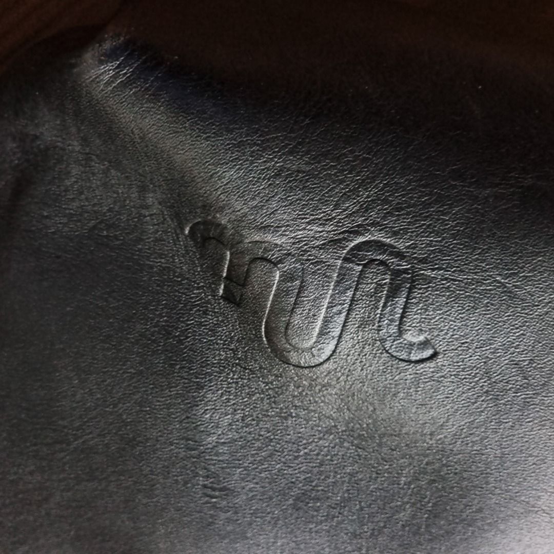 Uni & Co Japan Leather Messenger Bag (Category: Belt bags, Clutches and Pouches) located in Paranaque City. Submitted by jerome_marco (Listing ID 1404869012, Image 3). Description: - Handmade in Tokyo - Detachable inner lining Disclaimer: Last photo is not mine. For reference only GCASH, BPI or BDO online banking payment ONLY. J&T / Grab / Lalamove (c/o buyer) Pass po sa COD.