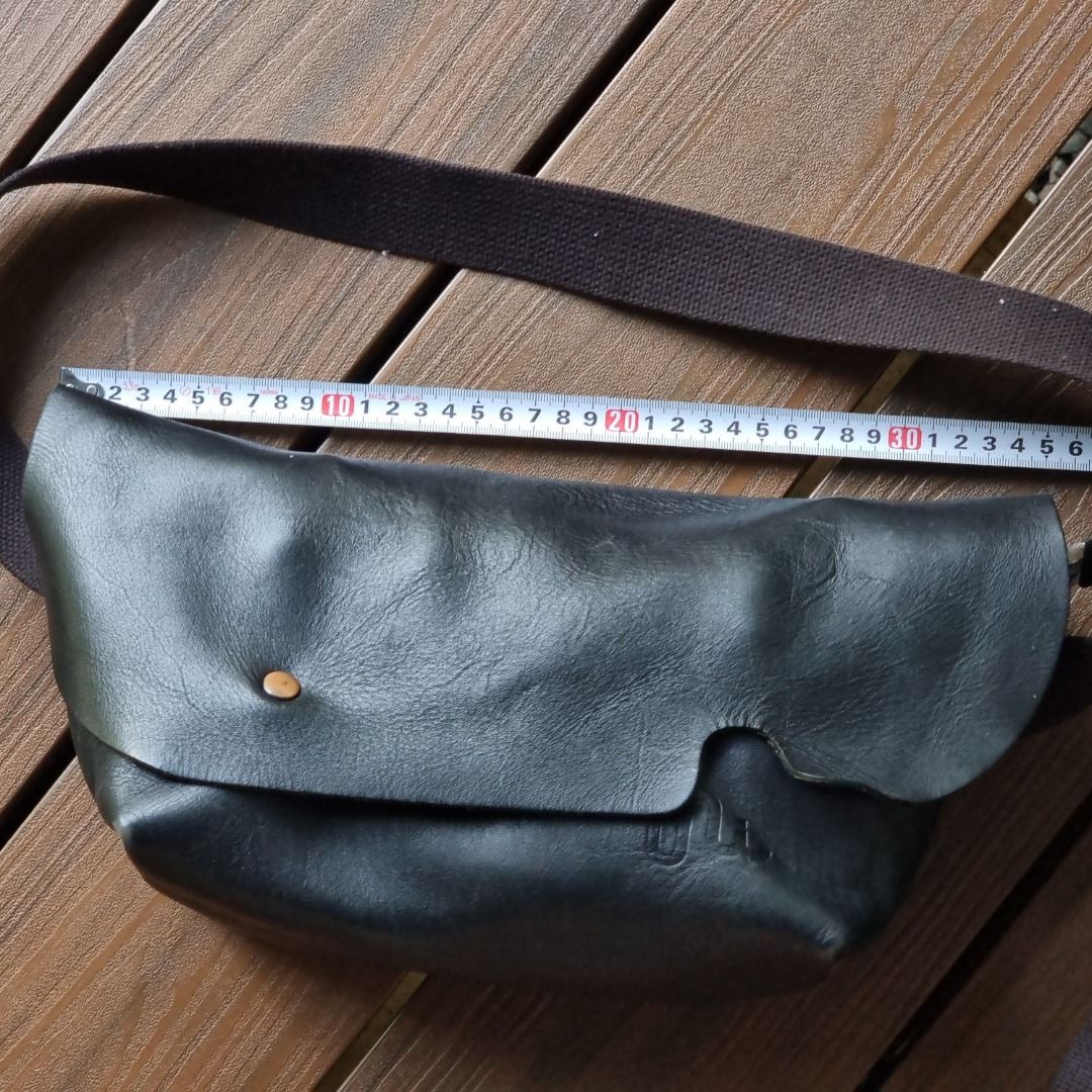 Uni & Co Japan Leather Messenger Bag (Category: Belt bags, Clutches and Pouches) located in Paranaque City. Submitted by jerome_marco (Listing ID 1404869012, Image 2). Description: - Handmade in Tokyo - Detachable inner lining Disclaimer: Last photo is not mine. For reference only GCASH, BPI or BDO online banking payment ONLY. J&T / Grab / Lalamove (c/o buyer) Pass po sa COD.