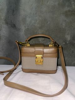 (Category: ) located in . Submitted by shopnstyle___ (Listing ID 1404917728, Image 1). Description: .