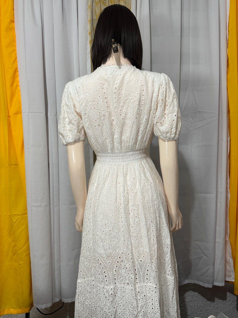 White Puff-Sleeve Maxi Dress (Category: Dresses) located in Quezon City. Submitted by everydayessentialsstudio (Listing ID 1404945802, Image 3). Description: A white maxi dress with puff sleeves and delicate texture. Perfect for soft girl looks or minimalist outfits. Features: • XXS to Semi-Medium • Puff sleeves • Maxi length • White color • Feminine silhouette #WhiteDressPH #PuffSleeveDress #Revive #SoftGirlStyle #MaxiDress.