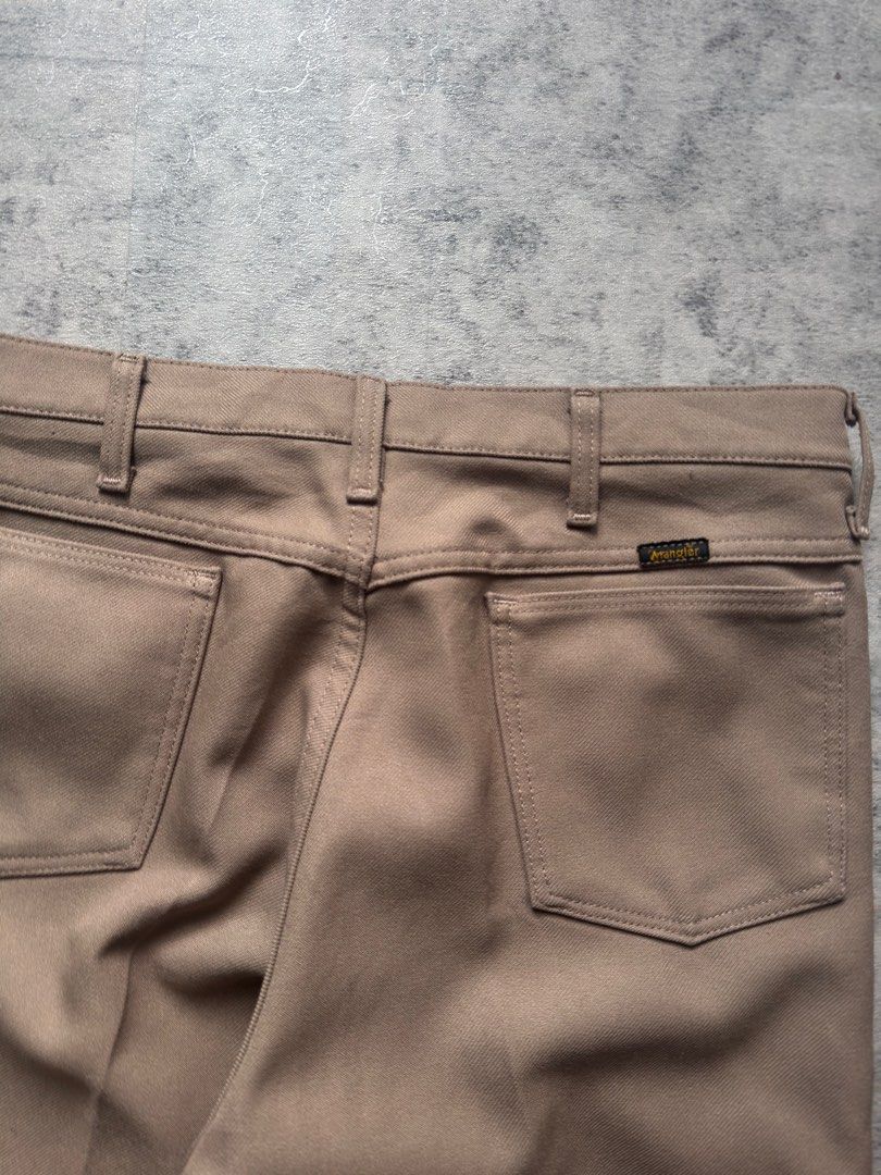 Wrangler 90s Khaki Pleated Pants (Category: Jeans) located in San Juan City. Submitted by deyberry (Listing ID 1404900584, Image 3). Description: Wrangler 90s Khaki Pleated Pants Length - 41 inches Waist - 36 inches Leg opening - 9 inches Excellent condition 1000.