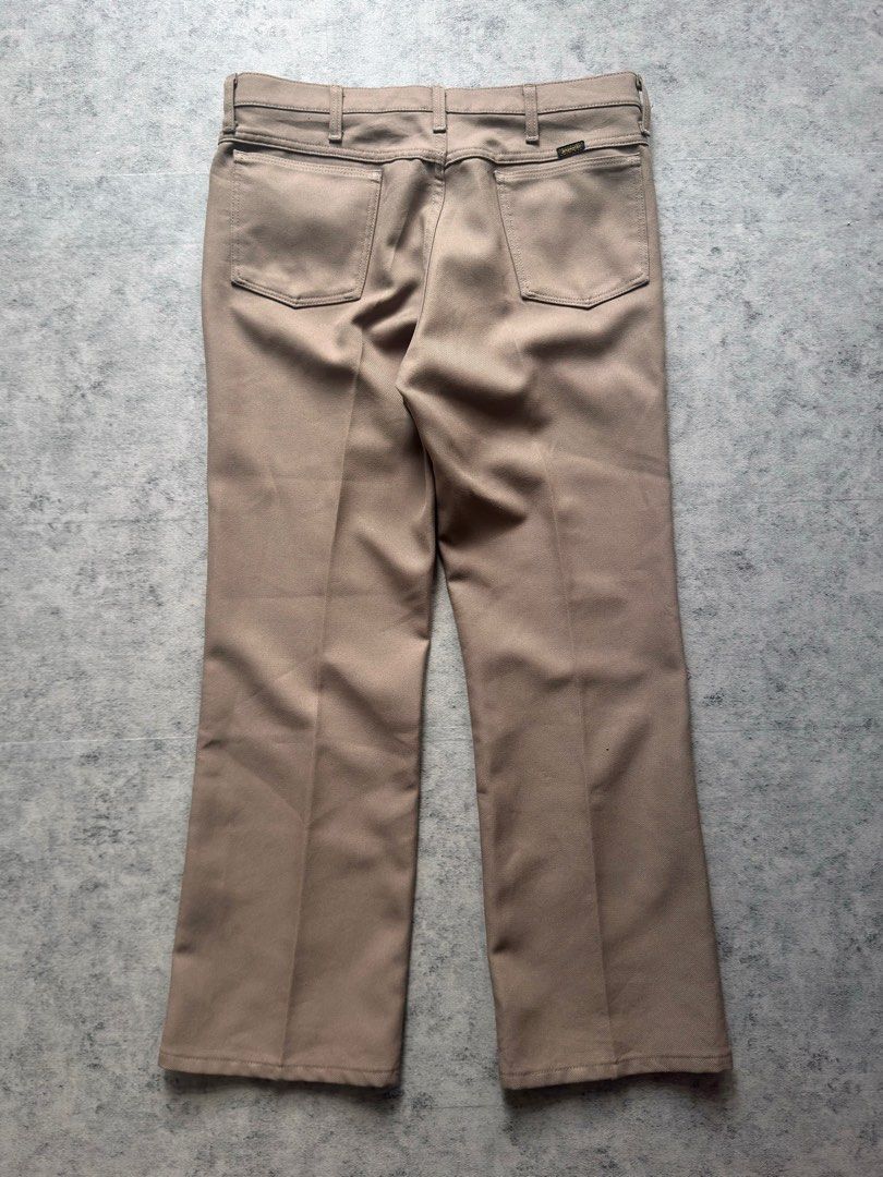 Wrangler 90s Khaki Pleated Pants (Category: Jeans) located in San Juan City. Submitted by deyberry (Listing ID 1404900584, Image 1). Description: Wrangler 90s Khaki Pleated Pants Length - 41 inches Waist - 36 inches Leg opening - 9 inches Excellent condition 1000.