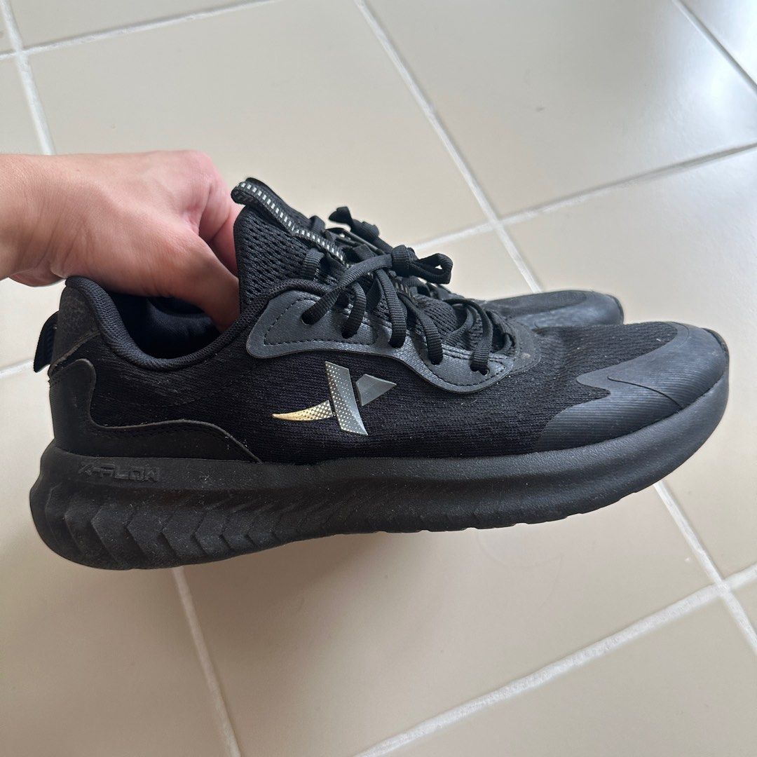 Xtep Black Running Shoes (Category: Sneakers) located in Manila. Submitted by hvlromero (Listing ID 1404786792, Image 2). Description: ✨FOR SALE✨ XTEP BLACK RUNNING SHOES ✅SIZE EURO 44 ✅ISSUE: SEMI SOLE SEP (3rd/4th pic) ✅BAWAL SA MAARTE ✅GOODS PANG BEATERS 👍🏻 ✅LOCATION: STA MESA, MANILA ✅MODE OF PAYMENT: BANK TRANSFER/GCASH ONLY.