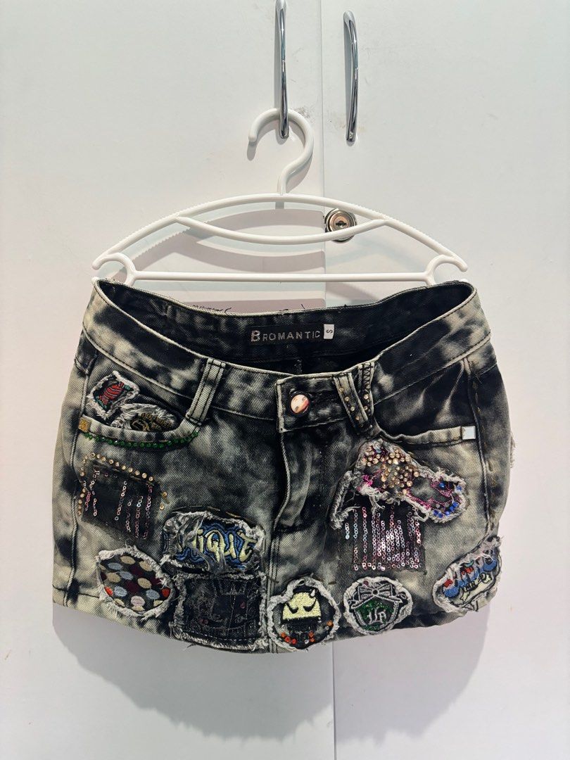 y2k micro skirt (Category: Skirts) located in San Jose. Submitted by arakyer (Listing ID 1404791713, Image 1). Description: .