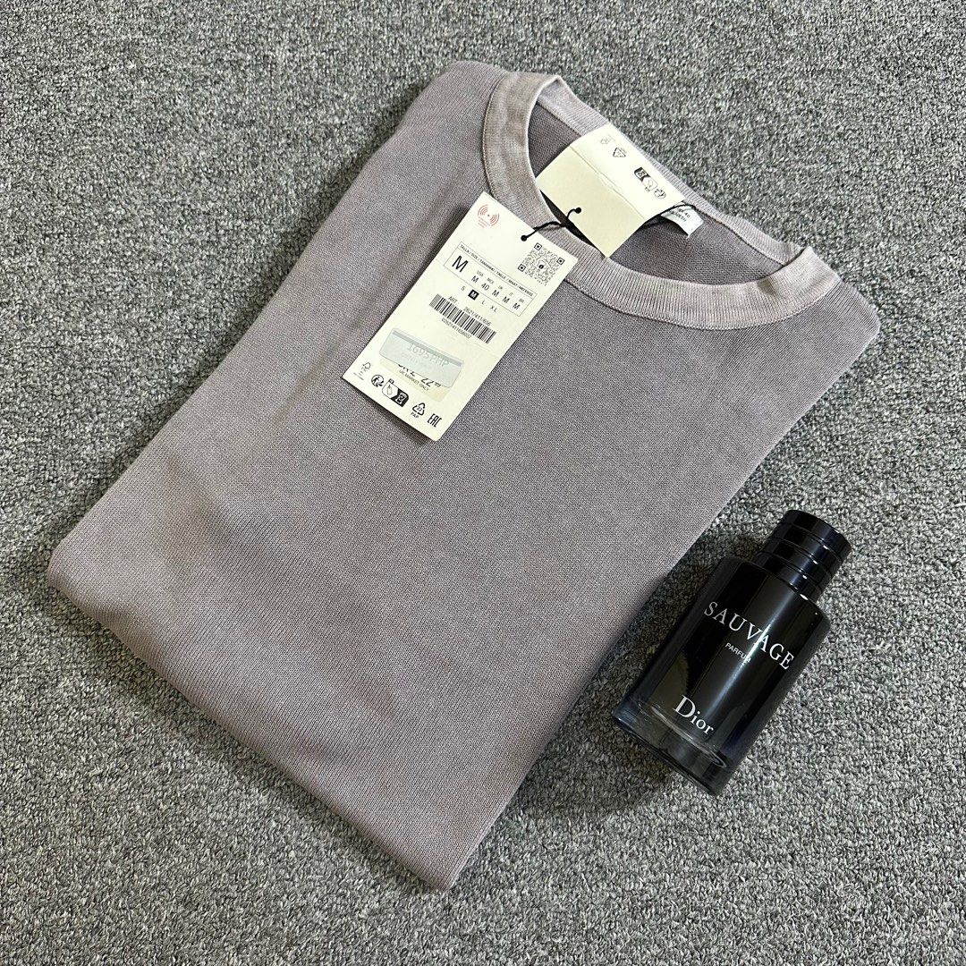 Zara Knit Tshirt in Washed Gray (Category: Tshirts & Polo Shirts ) located in Quezon City. Submitted by leaneder23 (Listing ID 1404856442, Image 1). Description: Zara Washed Gray Tshirt Brand New Bought at SM Megamall Nice fabric and fitting Length: 26 inches Width: 23 inches (Perfume not included) Location: Quezon City RFS: Decluttering .