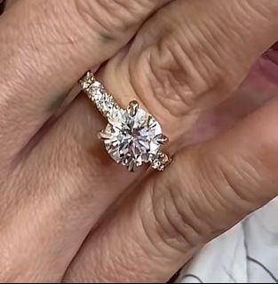 (Category: ) located in . Submitted by luxe.diamondss (Listing ID 1405138753, Image 1). Description: .