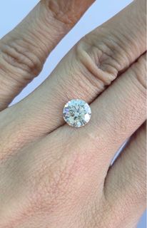 (Category: ) located in . Submitted by luxe.diamondss (Listing ID 1405139134, Image 1). Description: .