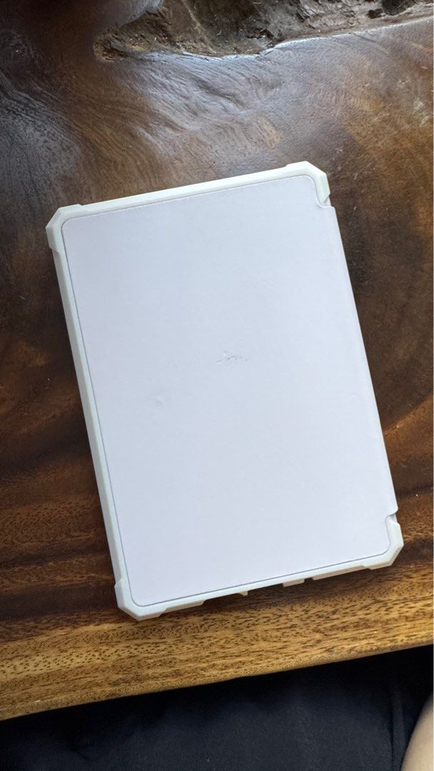 6 inch kindle basic flip Case (KINDLE NOT INCLUDED!) (Category: Cases & Sleeves) located in Manila. Submitted by just_n (Listing ID 1405090528, Image 3). Description: FOR KINDLE BASIC 2022/2024 bought this 2024 Color pink Condition naipit lang sa drawer pero overall good condition naman ang case RFS: di na magamit kasi binenta q na lahat ng ereaders ko..