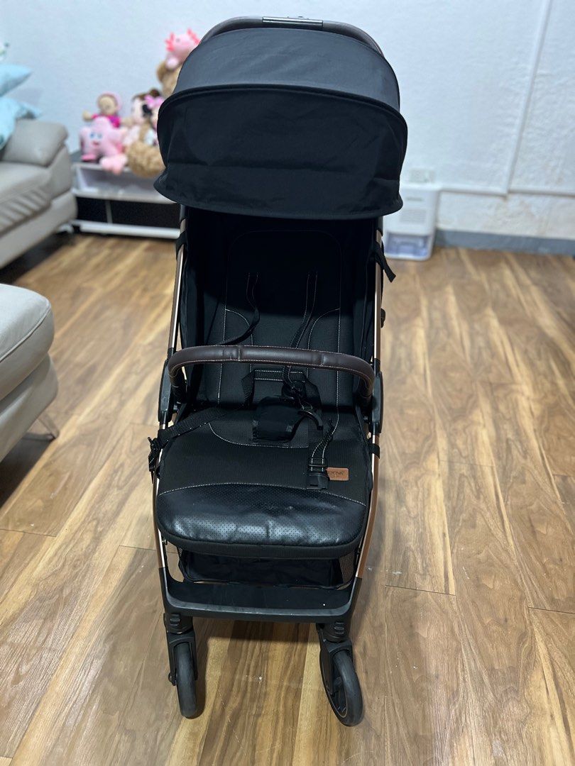 Akeeva Platinum Self-Fold Stroller (Category: Strollers) located in Makati City. Submitted by ljmc06 (Listing ID 1404975678, Image 2). Description: Akeeva Platinum Self-Fold Stroller *With free Food tray that can be attached to the stroller.