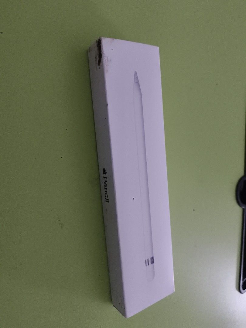 Apple Pencil 1st gen (Category: Other Gadgets) located in Manila. Submitted by onlinesireph (Listing ID 1405112485, Image 1). Description: I bought this second hand a few years back but then I got my new ipad so new pen all over again so it's been on my shelf, I'm selling it cause it's no longer of use to me since my old Ipad unfortunately broke. *stain on the side is rust due to where it was kept(metal shelving unit) *does not have dongle *does 