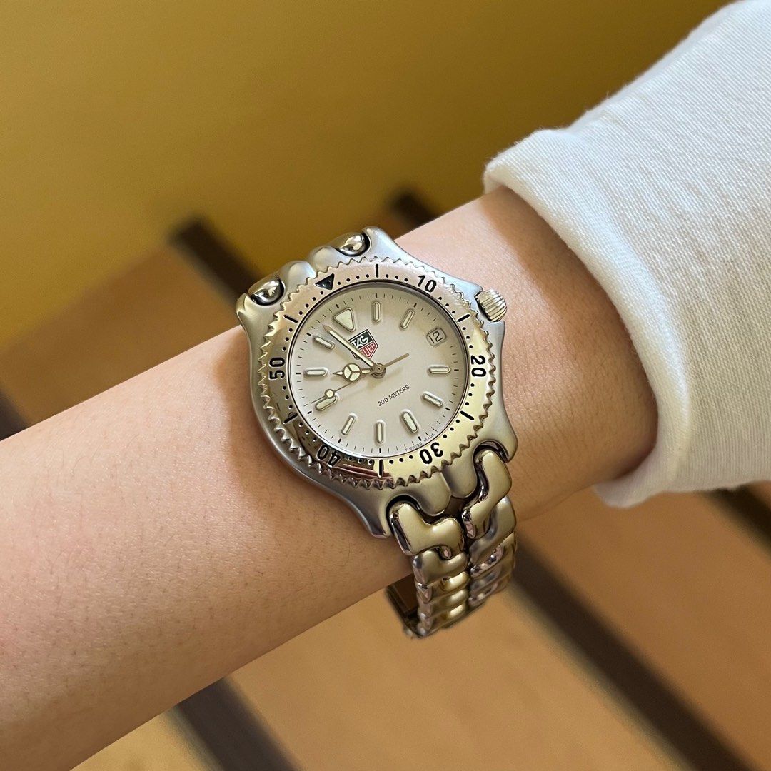 Authentic Preloved TAG Heuer 2000 Quartz Watch (Category: Luxury Watches) located in Quezon City. Submitted by tokyoluxestuff2013 (Listing ID 1404967405, Image 1). Description: Authentic Preloved Tag Heuer Professional 200m 33mm face Wrist up to 17.5cm Presentation box Excellent 28k.