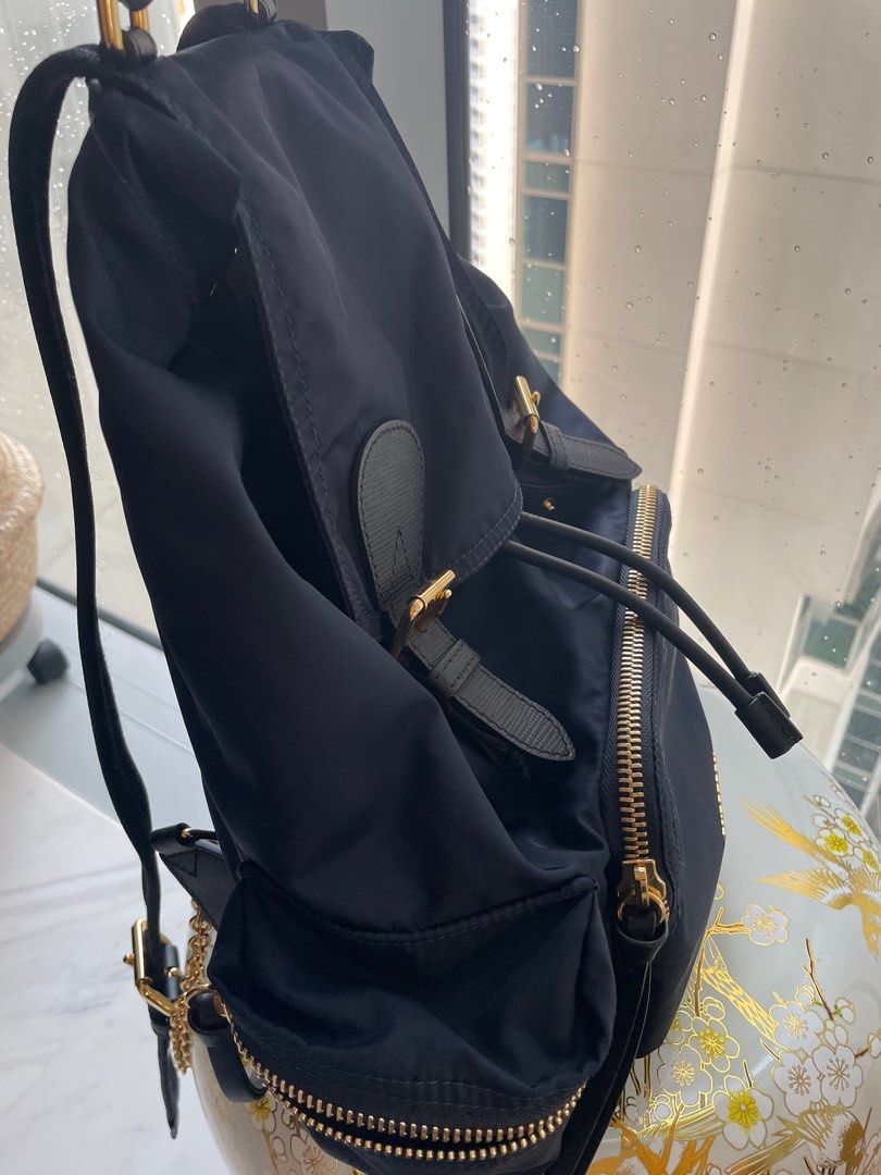 Backpack (Category: Backpacks) located in Singapore. Submitted by na3108 (Listing ID 1405101067, Image 3). Description: .