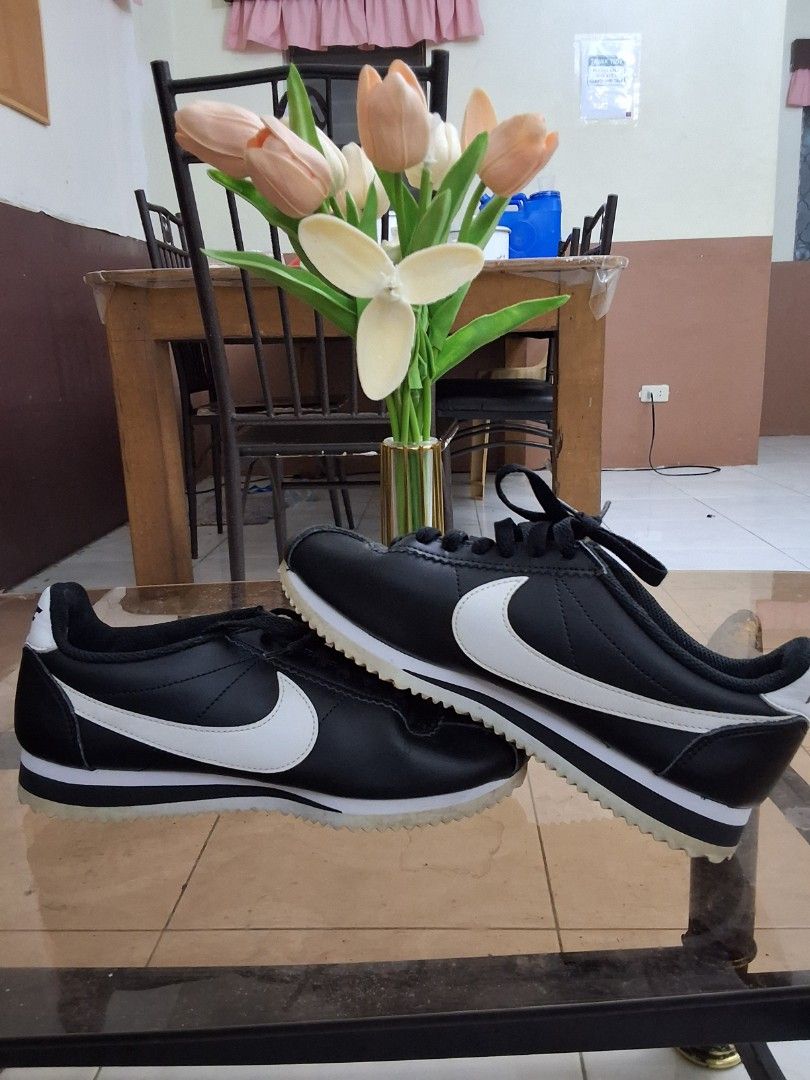 Black Nike Cortez (negotiable) (Category: Sneakers) located in Kabankalan. Submitted by jayejaye29 (Listing ID 1405118045, Image 1). Description: super spike pa po malalaman na orig talaga price is negotiable .