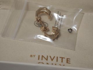(Category: ) located in . Submitted by open_closet (Listing ID 1405018447, Image 1). Description: .