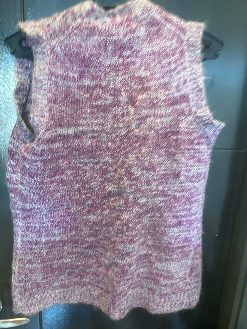 Cardigan sleeveless 100% pure wool (Category: Sleeveless) located in Quezon City. Submitted by bebothann (Listing ID 1405012934, Image 3). Description: Fushia gray combine color 100% pure wool Large Made in UK sleeveless Unisex Shipping fee c/ o buyer.
