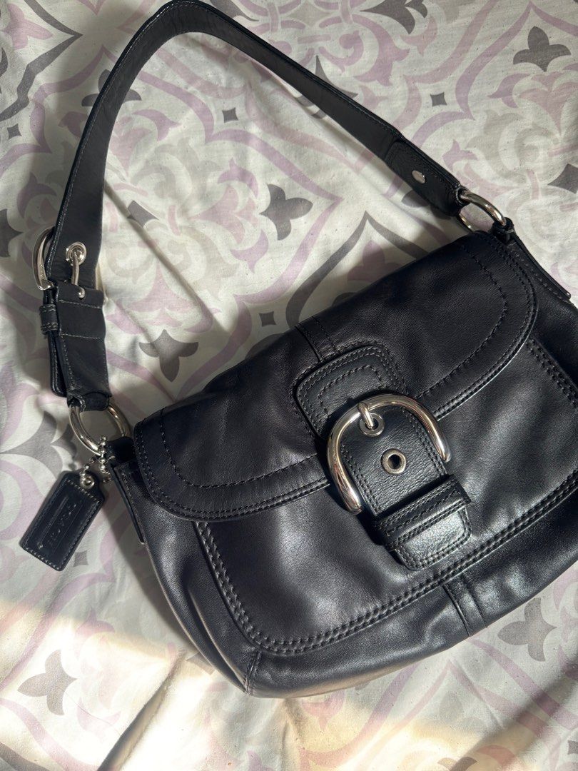 Coach Soho Bag(medium) (Category: Luxury Bags & Wallets) located in Batac City. Submitted by y4na4lbn (Listing ID 1404986034, Image 3). Description: - Coach black leather shoulder bag - Flap closure with silver buckle - Detachable Coach tag included - Single shoulder strap - Silver hardware - Minor mark on exterior.
