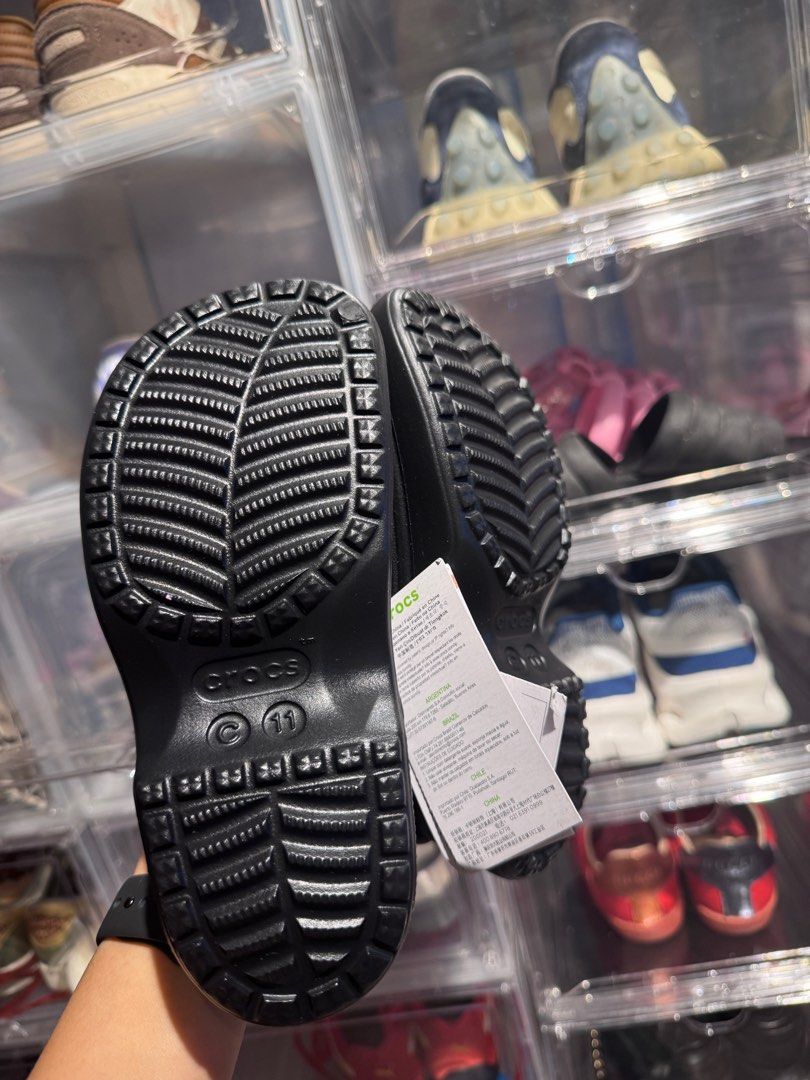 Crocs Maryjane (Category: Babies & Kids Fashion) located in Quezon City. Submitted by crysanthemum (Listing ID 1405063585, Image 3). Description: Thsi is brand new bought for 2700 Never used may tag pa selling for 1900 na lang C11 size Please check crocs sizing available in google .