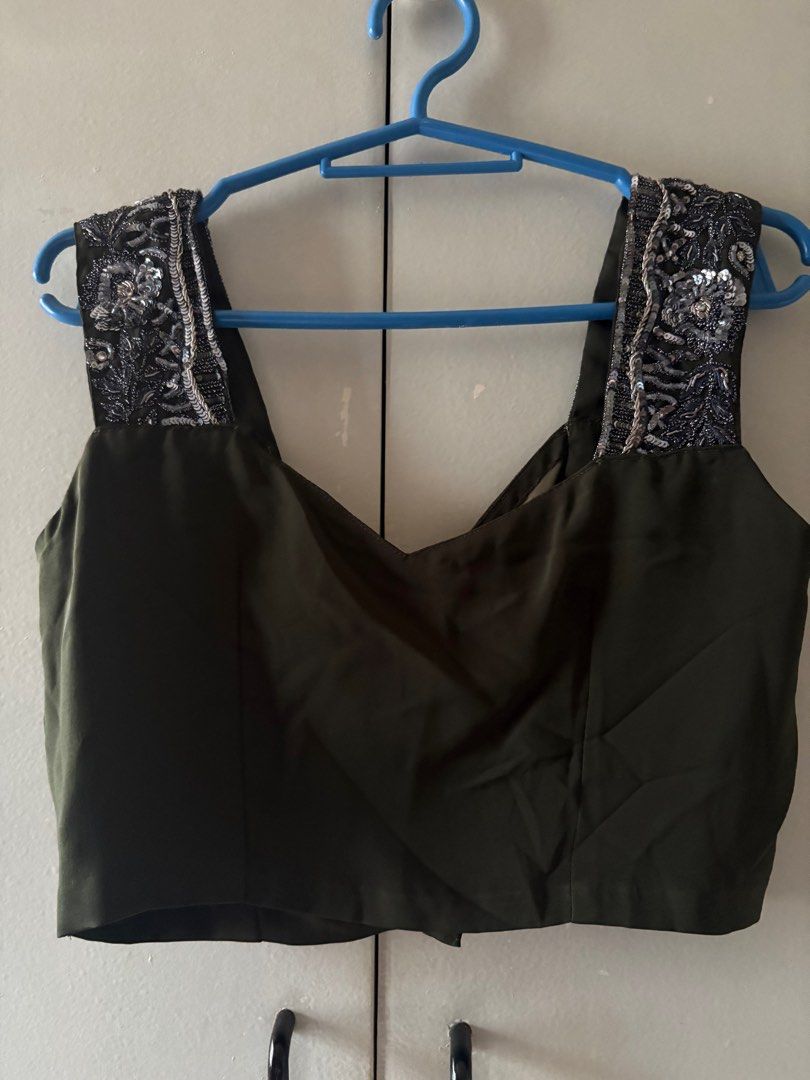 CUSTOM MADE TWO-PIECE EVENING GOWN SET (Category: Evening dresses & gowns) located in Rizal. Submitted by declutterlikemarie (Listing ID 1404979524, Image 1). Description: Used only once Best fit S-M.